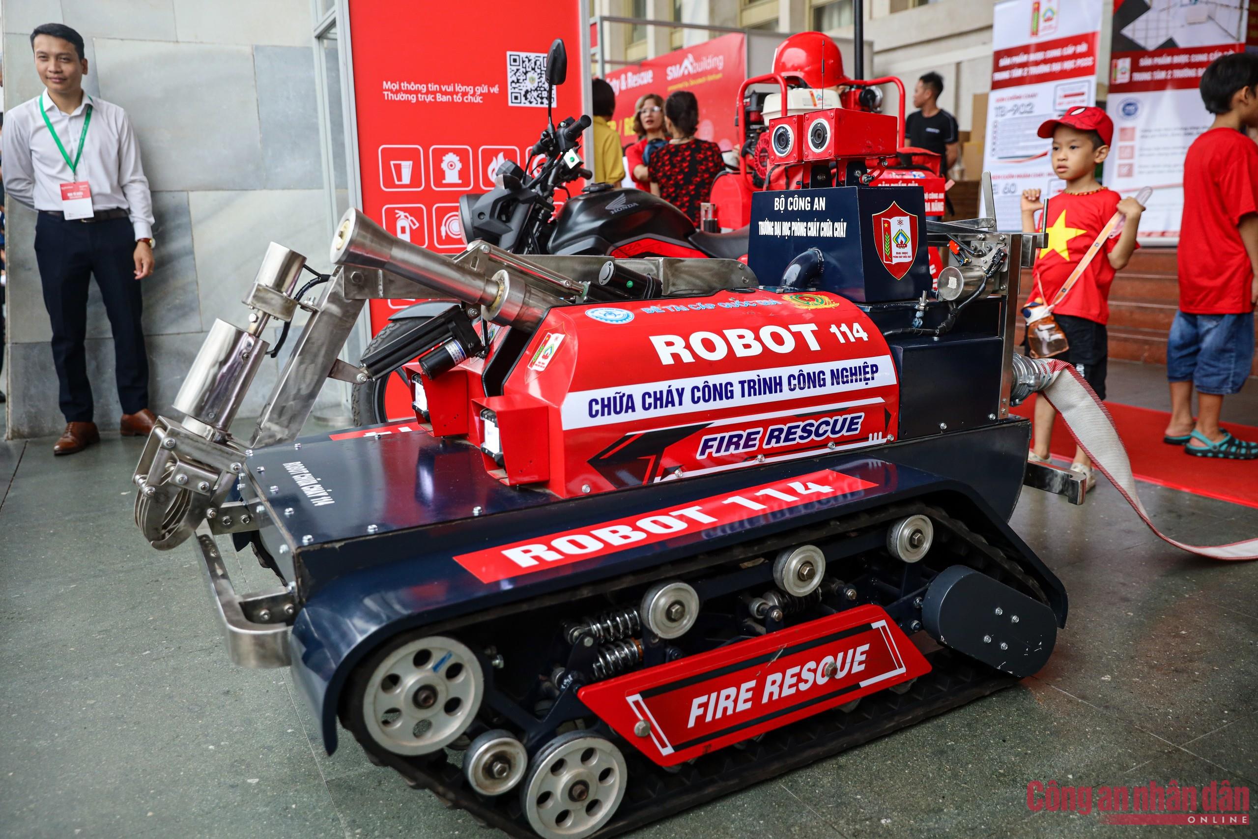 Robot 114 do Đại học PCCC nghiên cứu