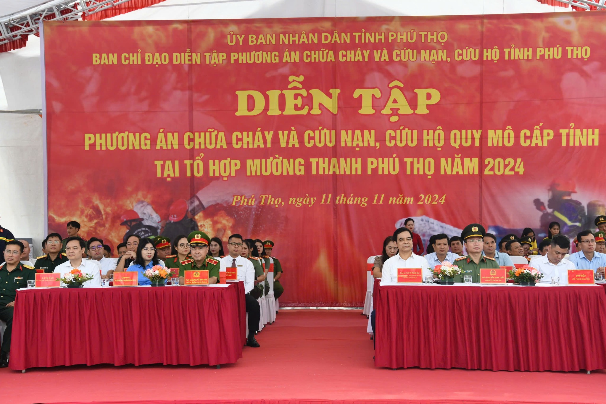 Xe PCCC và CNCH Hiệp Hòa trong Buổi Diễn Tập Phương Án Chữa Cháy và Cứu Nạn, Cứu Hộ Cấp Tỉnh Năm 2024 tại Khách Sạn Mường Thanh Phú Thọ
